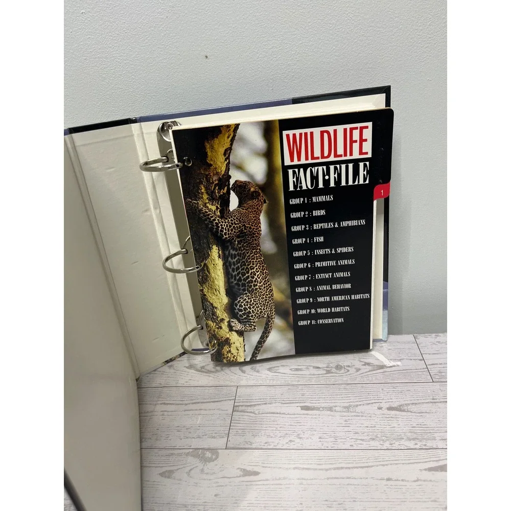 1992 Wildlife Fact-File Binder & Cards Group 1 Mammals INCOMPLETE Over 40 cards